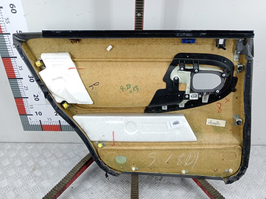 Обшивка двери задняя правая MAZDA 626 GE 1992-1997