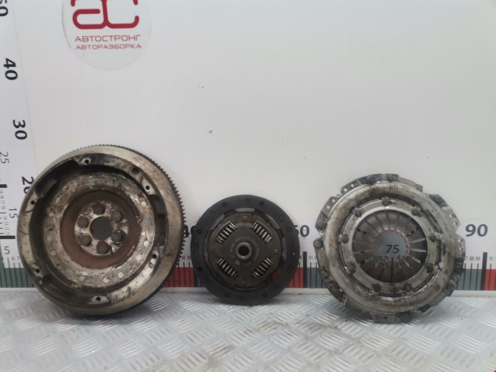 Маховик (демпфер сцепления) OPEL Corsa C 2000-2006