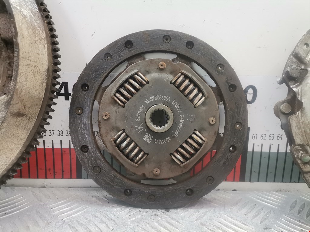 Маховик (демпфер сцепления) OPEL Corsa C 2000-2006