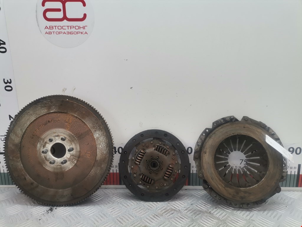 Маховик (демпфер сцепления) OPEL Corsa C 2000-2006