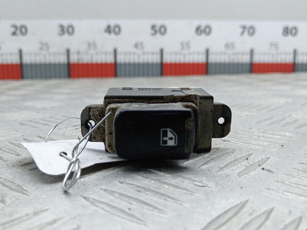 Кнопка стеклоподъемника HYUNDAI Verna /Accent III 2006-2010