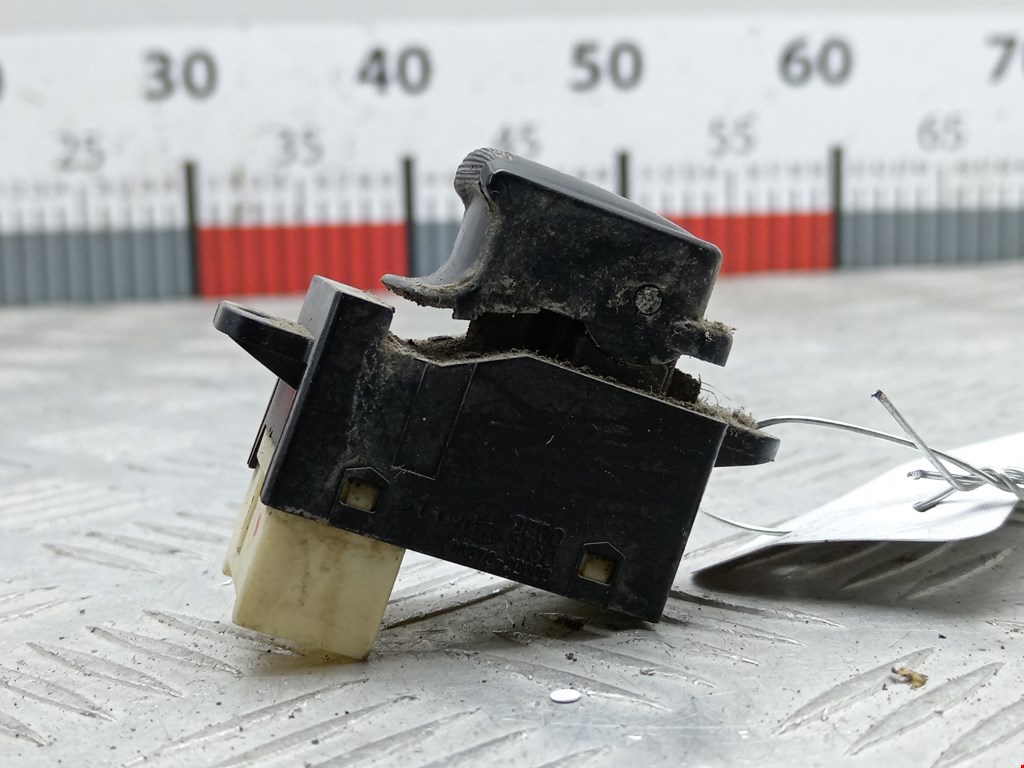 Кнопка стеклоподъемника HYUNDAI Verna /Accent III 2006-2010