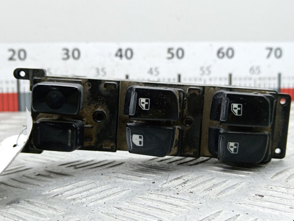 Блок управления стеклоподъемниками HYUNDAI Verna /Accent III 2006-2010