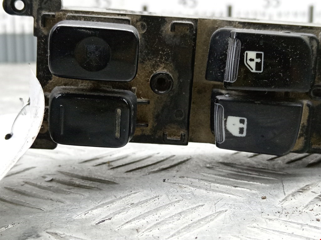 Блок управления стеклоподъемниками HYUNDAI Verna /Accent III 2006-2010