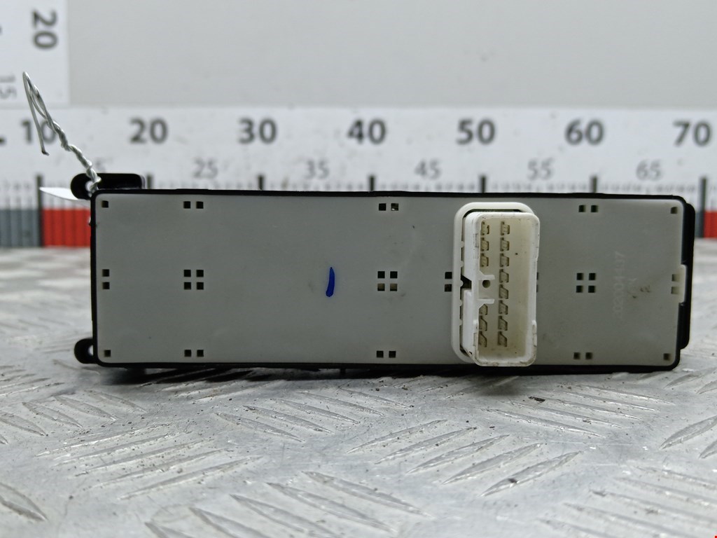 Блок управления стеклоподъемниками HYUNDAI Verna /Accent III 2006-2010