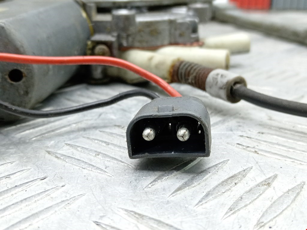 Стеклоподъемник задний правый SAAB 9000 1984-1991