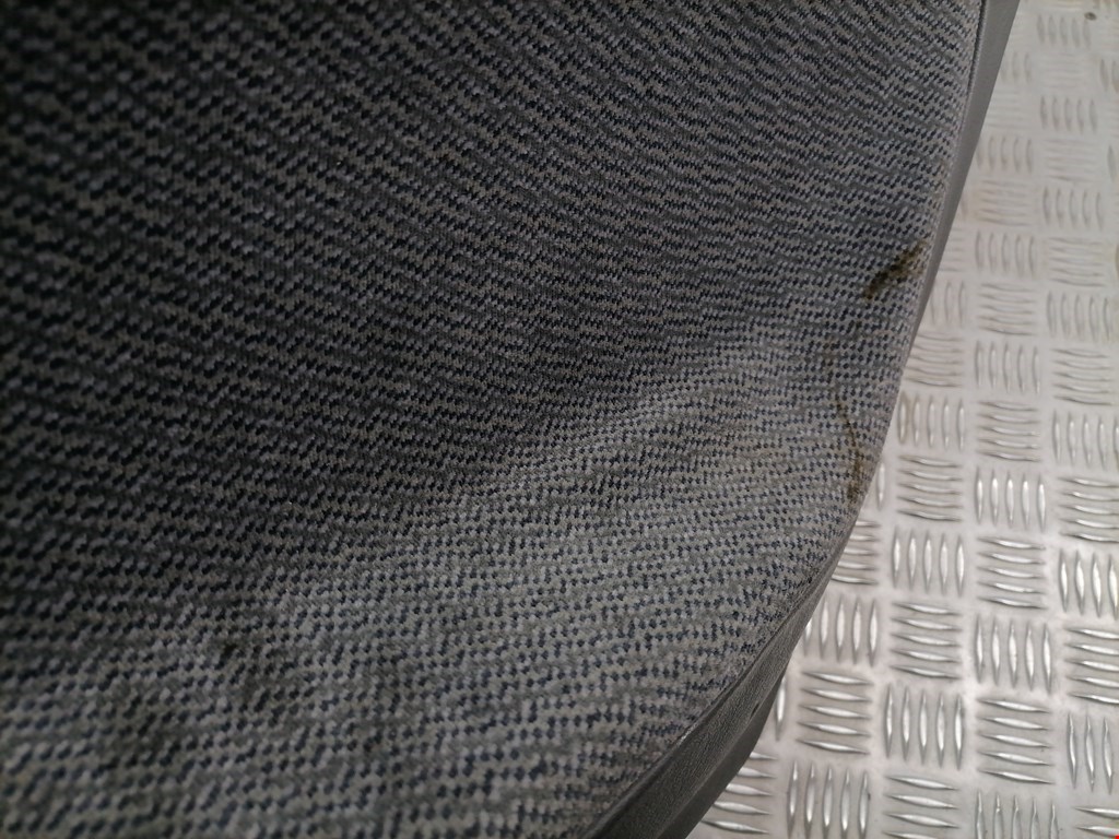 Обшивка двери задняя правая MAZDA 626 GE 1992-1997