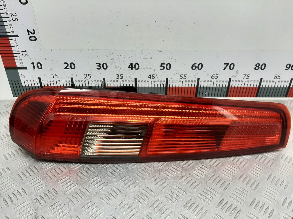 Фонарь задний левый FORD Fiesta 2001-2008