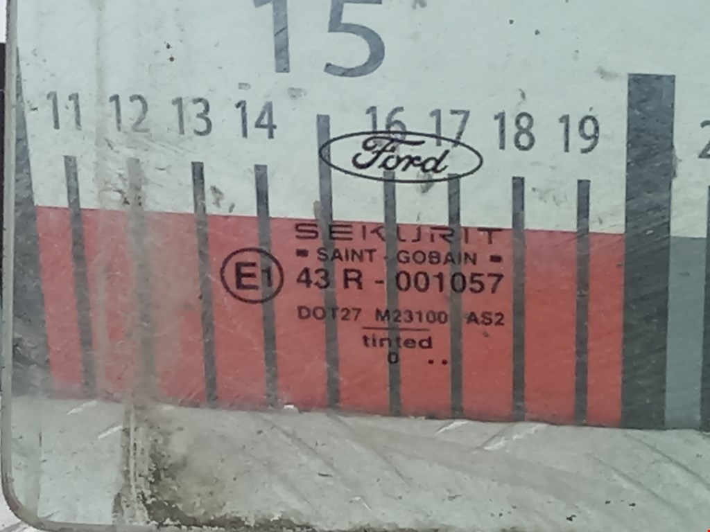 Стекло двери заднее левое FORD Focus I 1998-2005