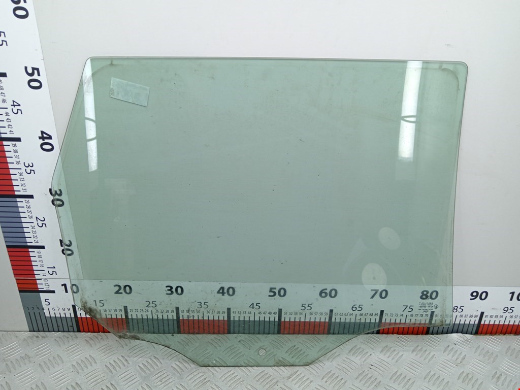 Стекло двери заднее левое FORD Focus I 1998-2005