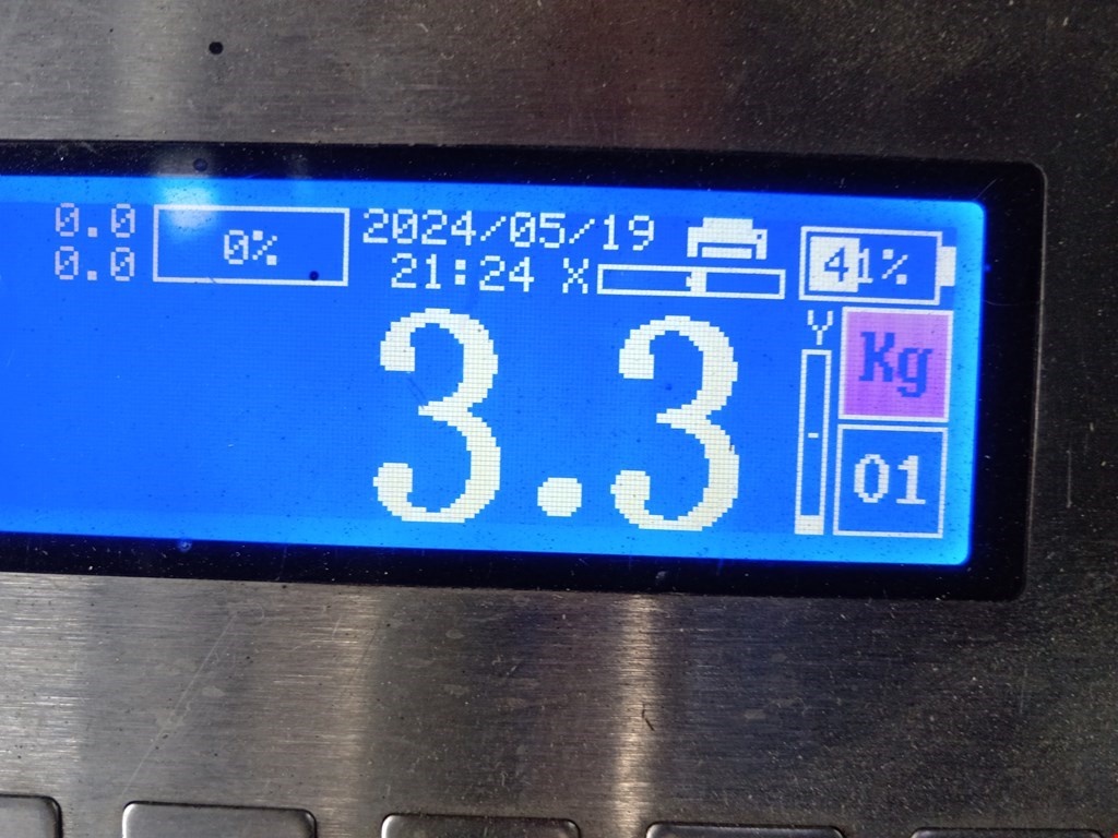 Стекло двери переднее левое AUDI A4 B5 1995-2001