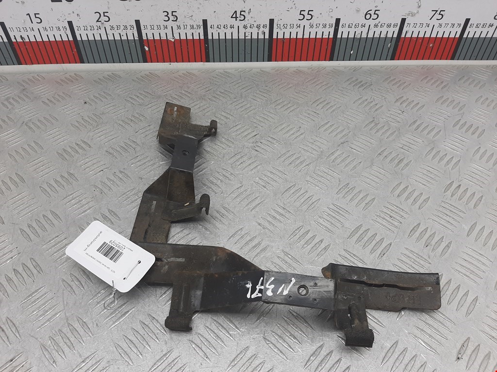 Крепление АКБ (корпус/подставка) MITSUBISHI Space Star 1999-2006