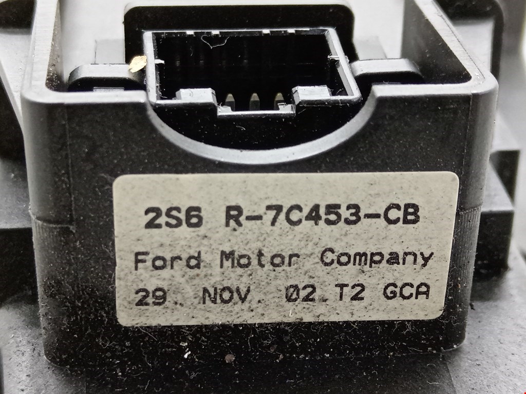 Кулиса (селектор) АКПП/МКПП в салоне FORD Fiesta 2001-2008