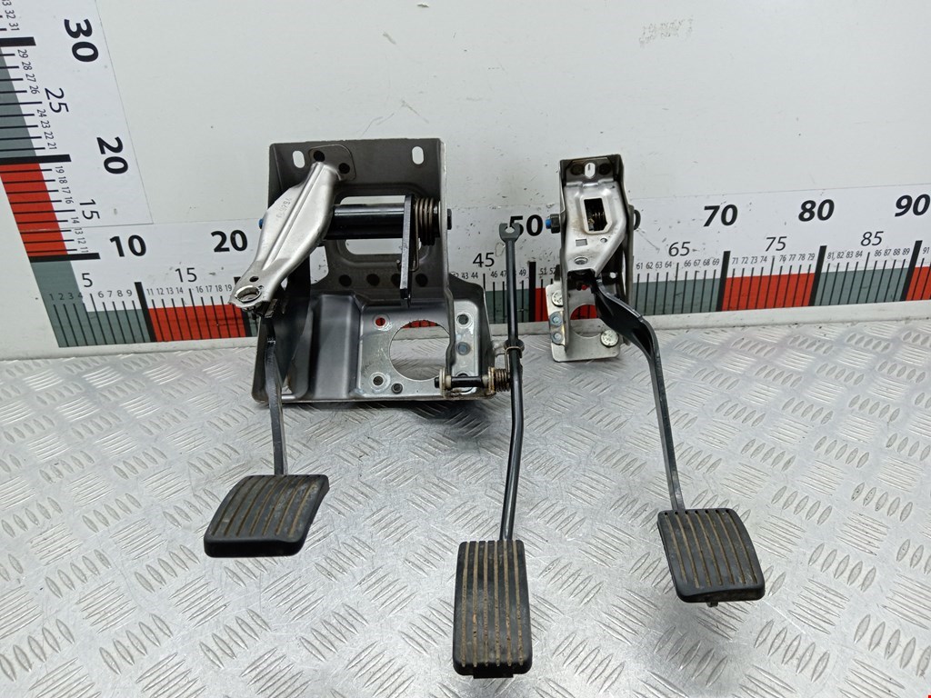Блок педалей (педальный узел) MITSUBISHI Space Star 1999-2006
