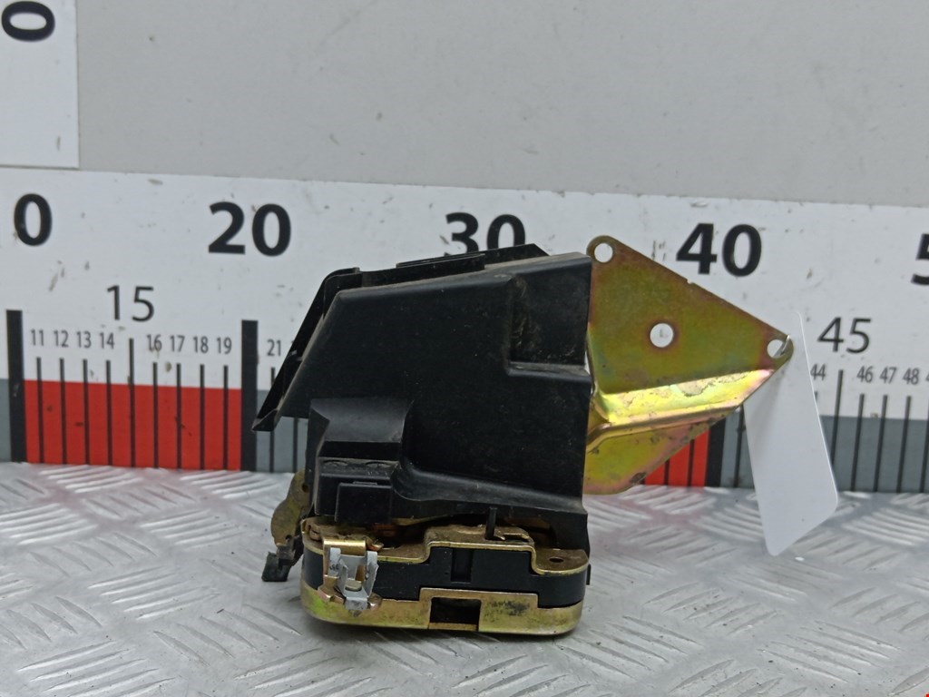 Замок двери задней правой MITSUBISHI Space Star 1999-2006