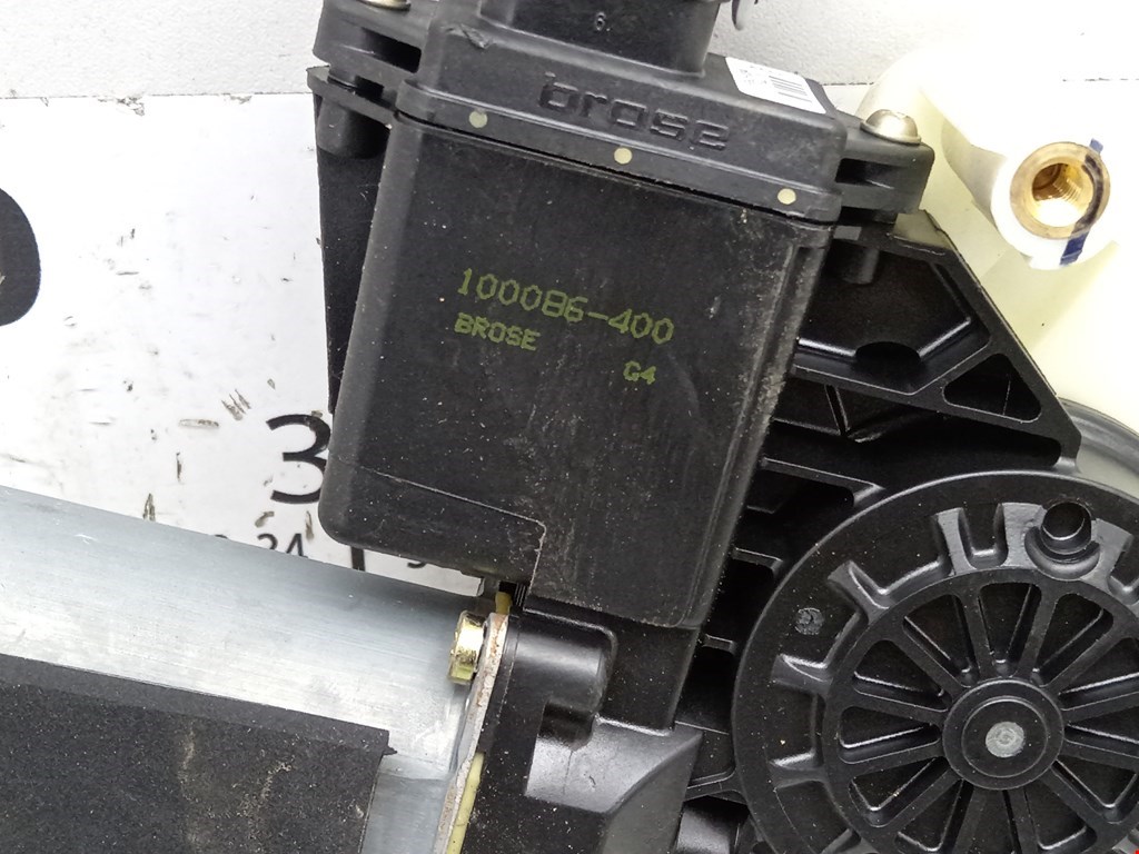 Стеклоподъемник задний правый MITSUBISHI Space Star 1999-2006