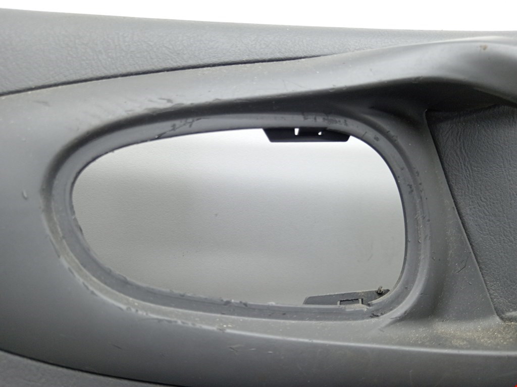 Обшивка двери передняя правая MITSUBISHI Space Star 1999-2006