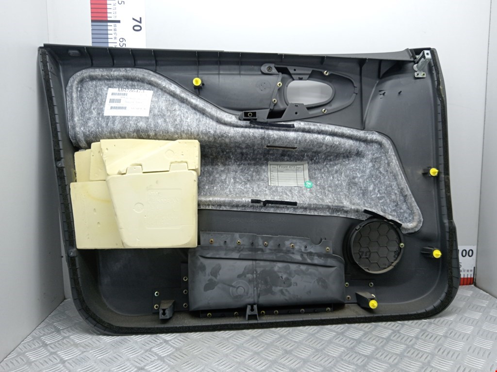 Обшивка двери передняя правая MITSUBISHI Space Star 1999-2006