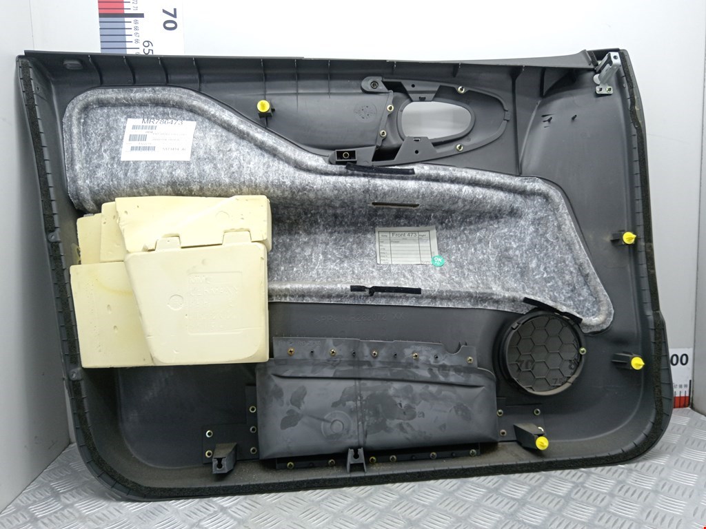 Обшивка двери передняя правая MITSUBISHI Space Star 1999-2006