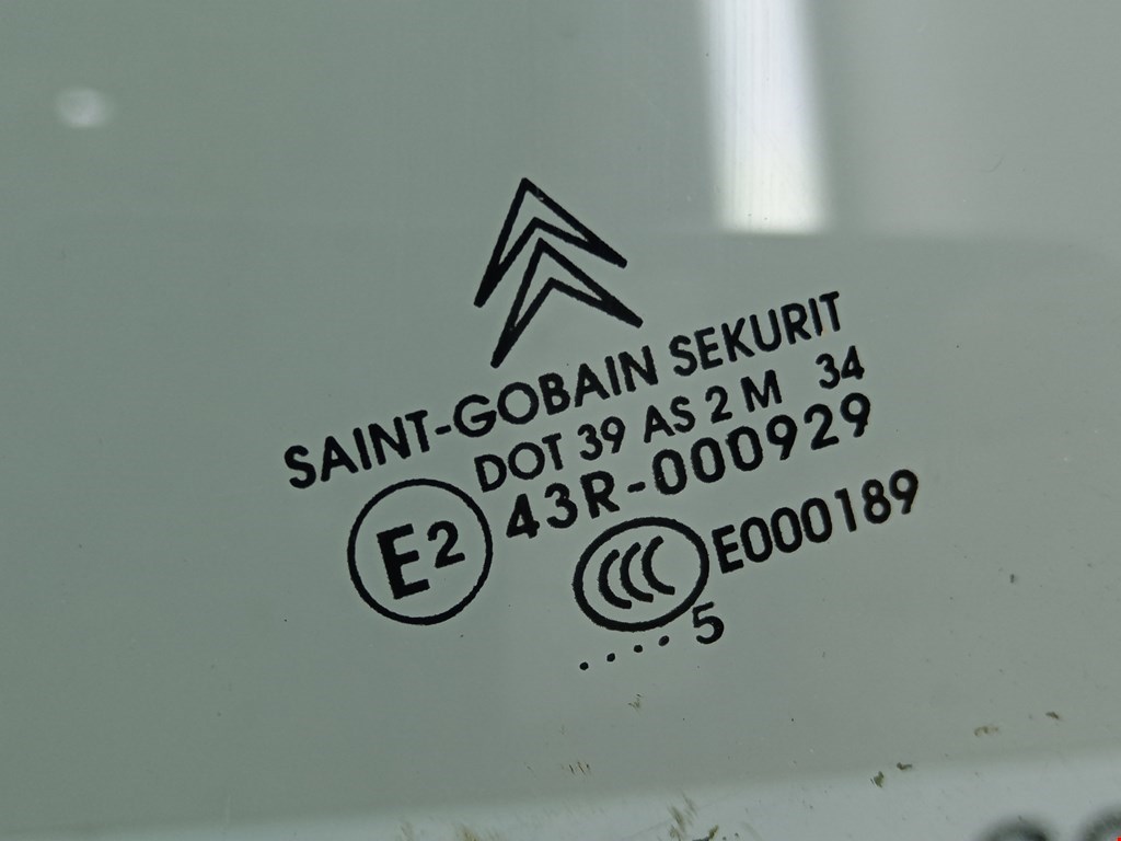 Стекло двери переднее левое CITROEN C4 I 2004-2014