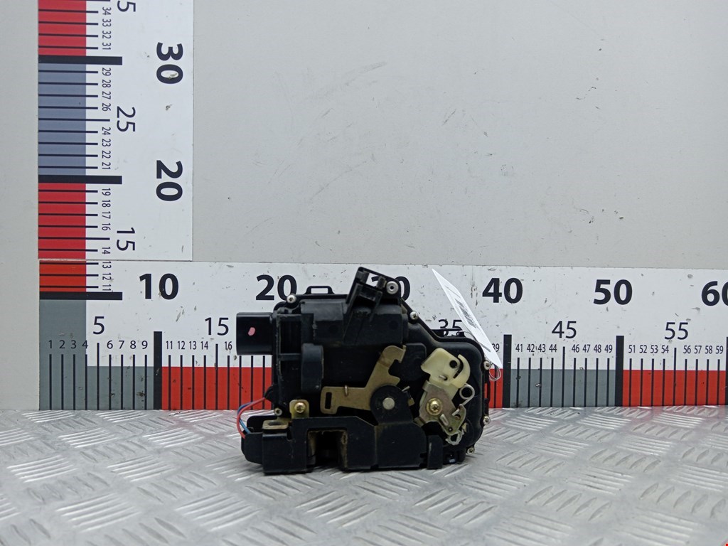 Замок двери передней правой VOLKSWAGEN Golf IV 1997-2003