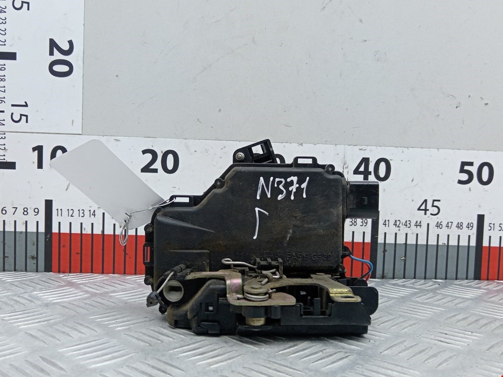 Замок двери передней правой VOLKSWAGEN Golf IV 1997-2003