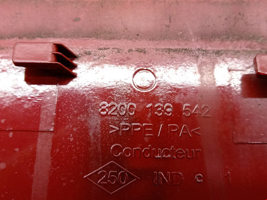 Лючок бензобака RENAULT Scenic II 2003-2010