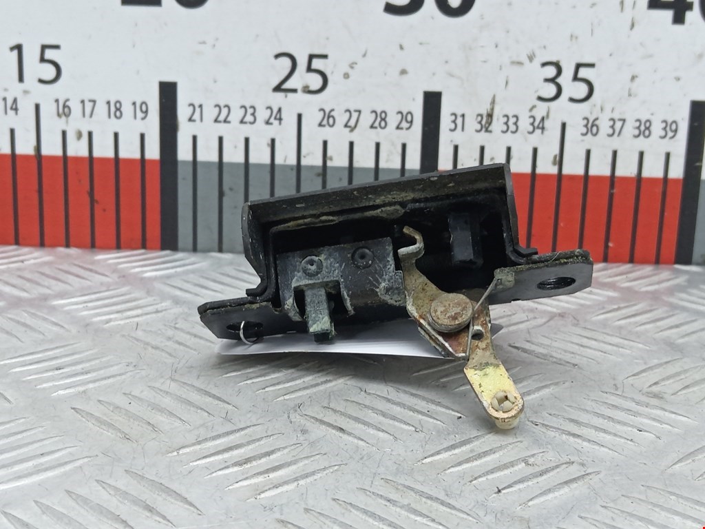 Замок багажника (крышки двери) VOLKSWAGEN Golf IV 1997-2003