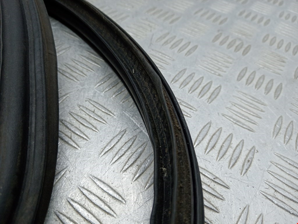 Уплотнитель (наружный) OPEL Meriva A 2003-2010