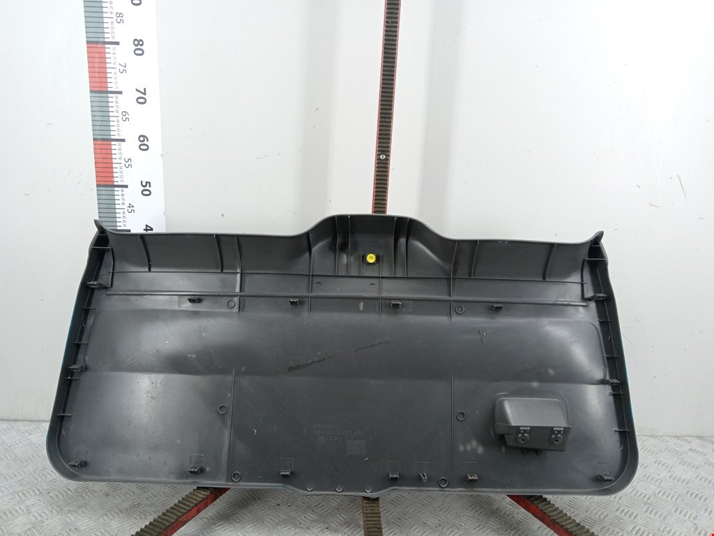 Обшивка крышки багажника MITSUBISHI Space Star 1999-2006