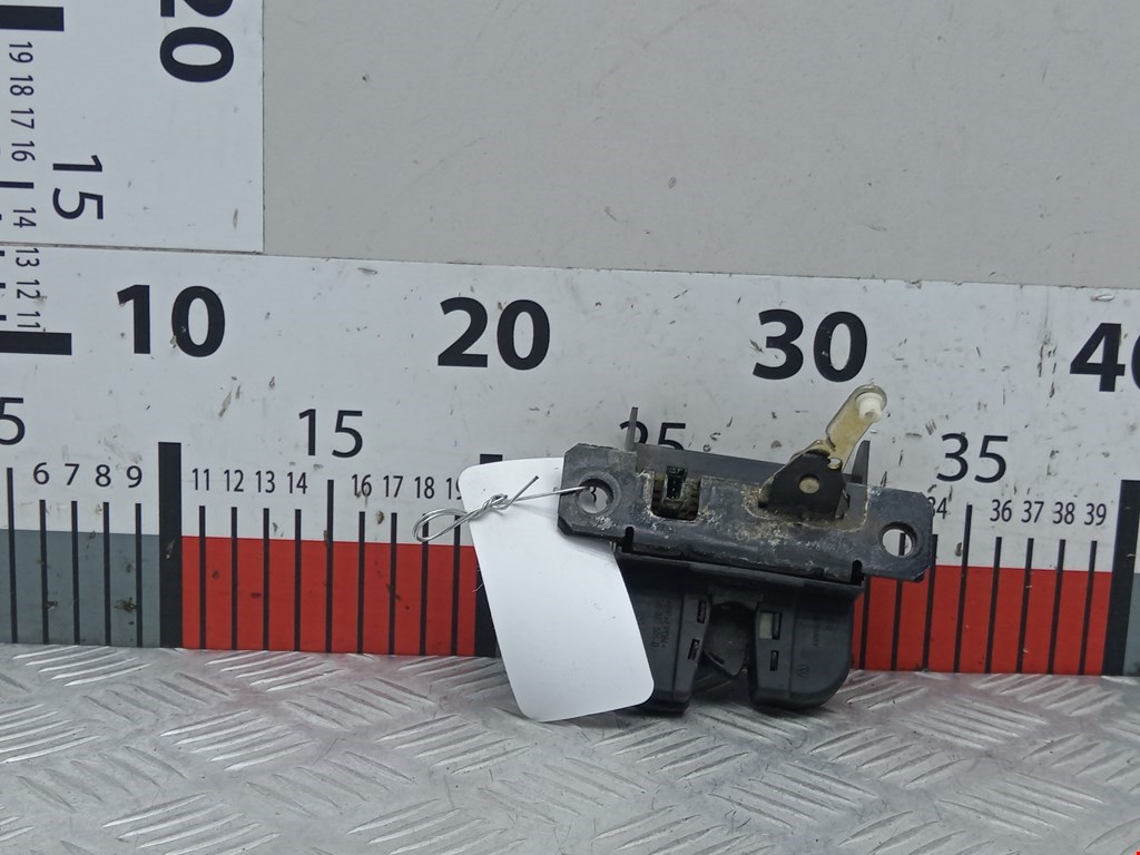 Замок багажника (крышки двери) VOLKSWAGEN Golf IV 1997-2003