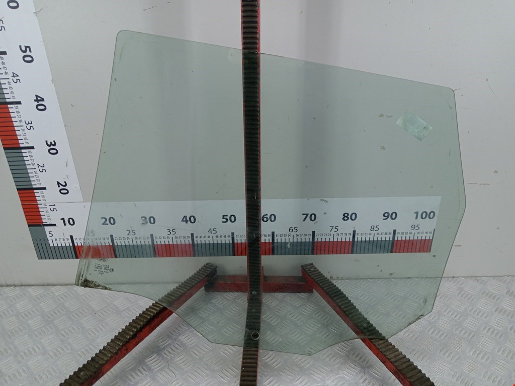 Стекло двери заднее правое FORD Focus I 1998-2005