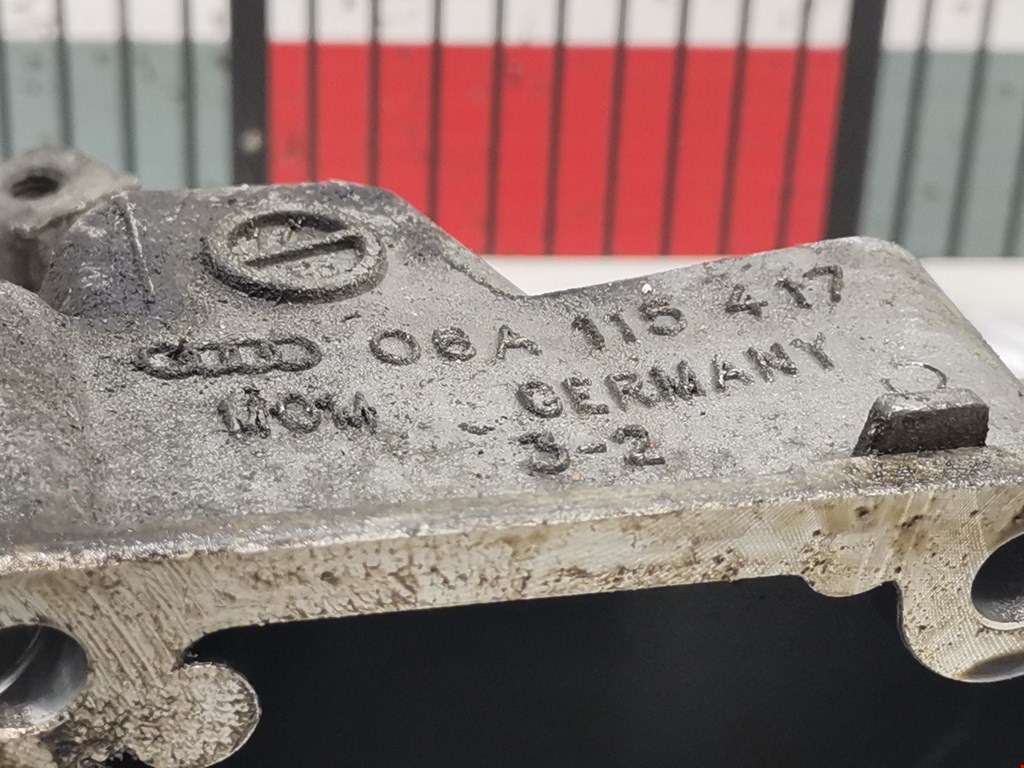 Корпус масляного фильтра AUDI A4 B5 1995-2001