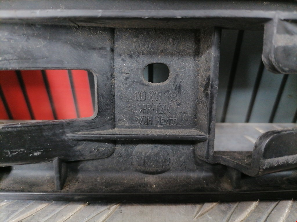 Кронштейн переднего бампера левый VOLKSWAGEN Jetta V 2005-2011