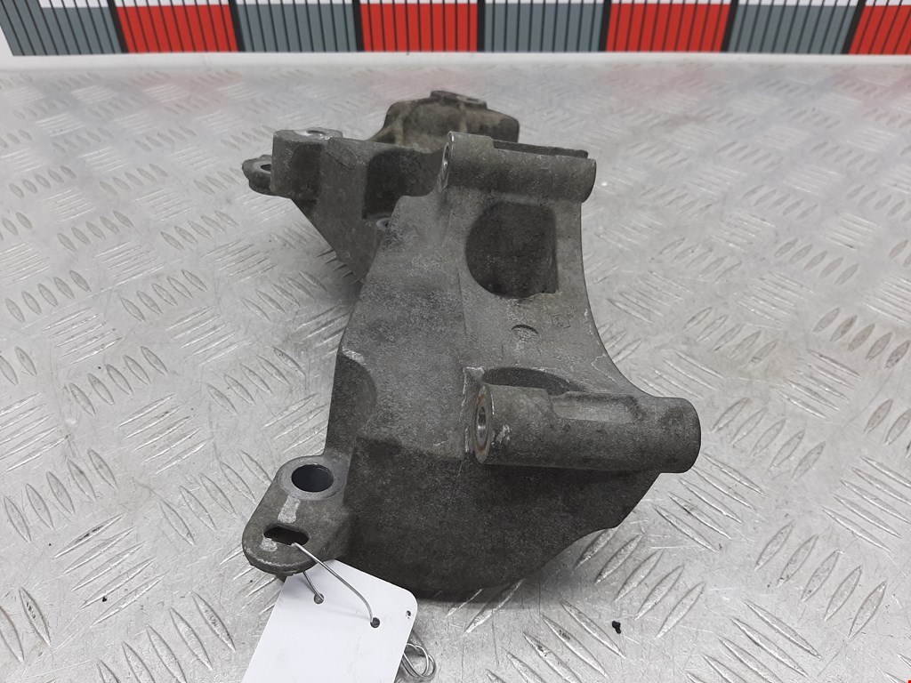 Кронштейн генератора RENAULT Scenic II 2003-2010