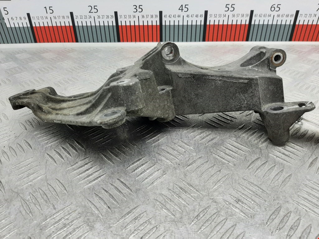 Кронштейн генератора RENAULT Scenic II 2003-2010