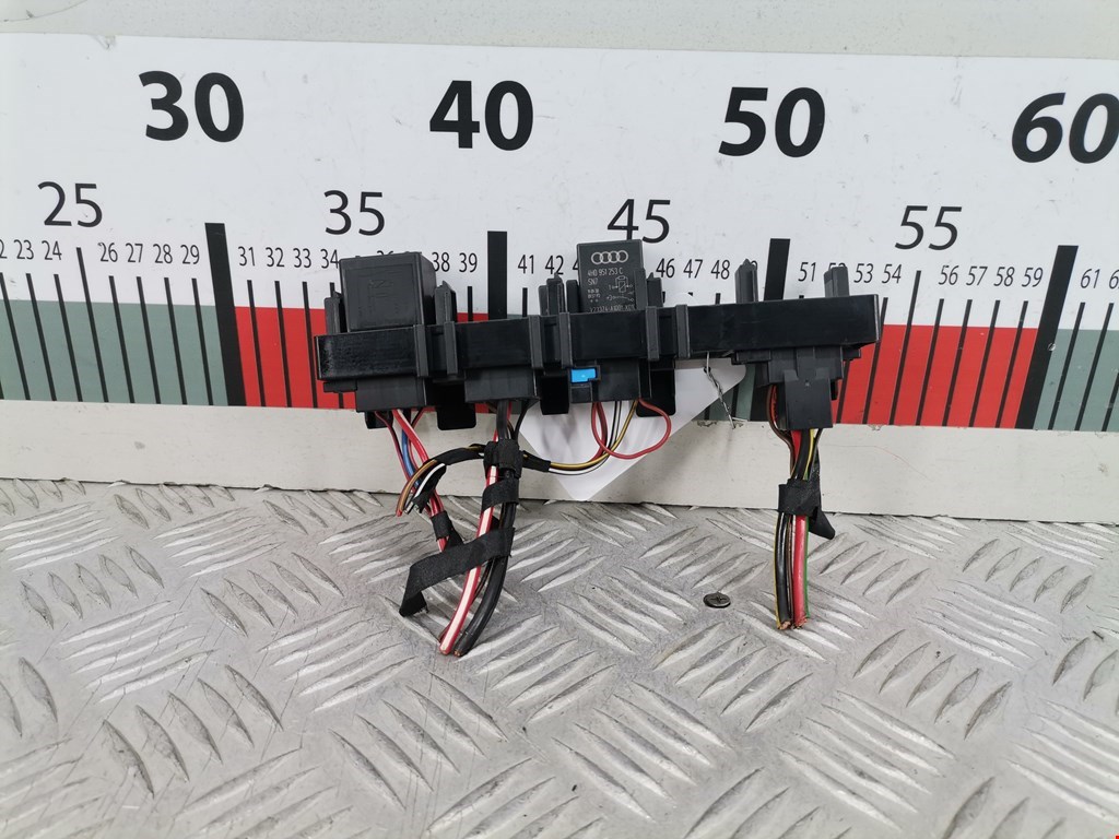 Блок реле VOLKSWAGEN Passat B7 2011-2015