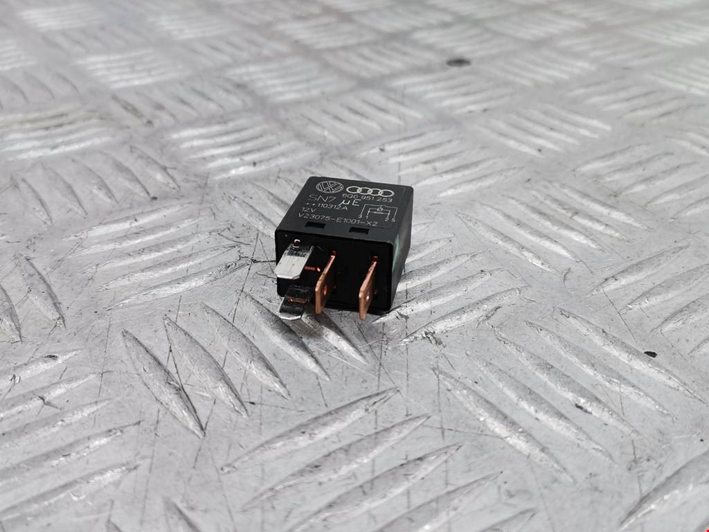 Реле VOLKSWAGEN Passat B7 2011-2015
