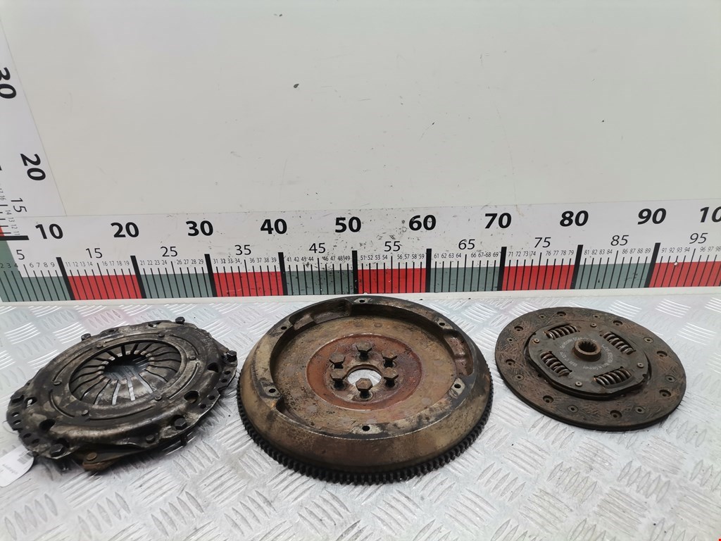 Маховик (демпфер сцепления) OPEL Corsa C 2000-2006