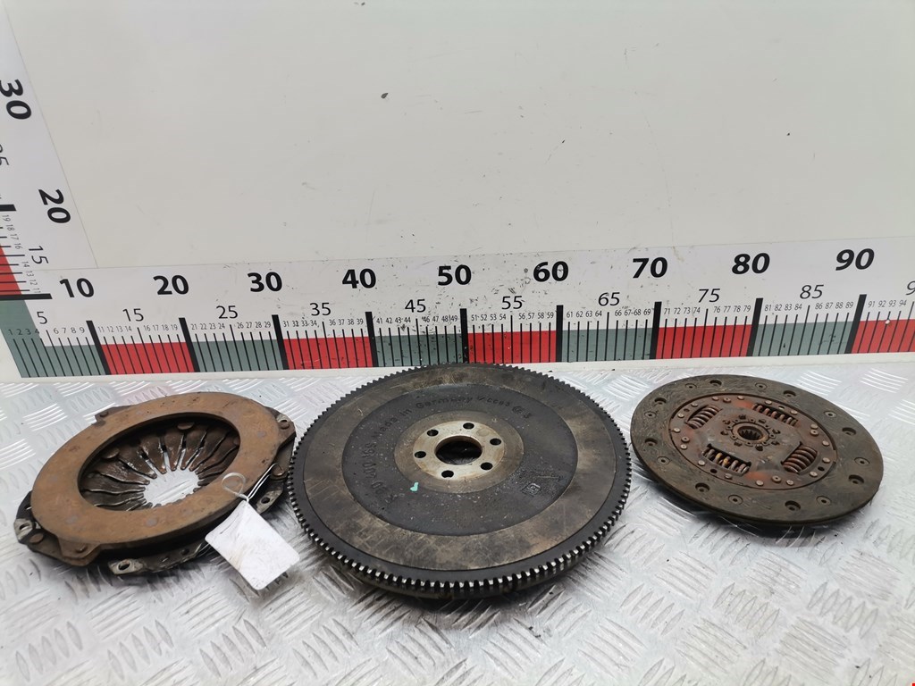 Маховик (демпфер сцепления) OPEL Corsa C 2000-2006