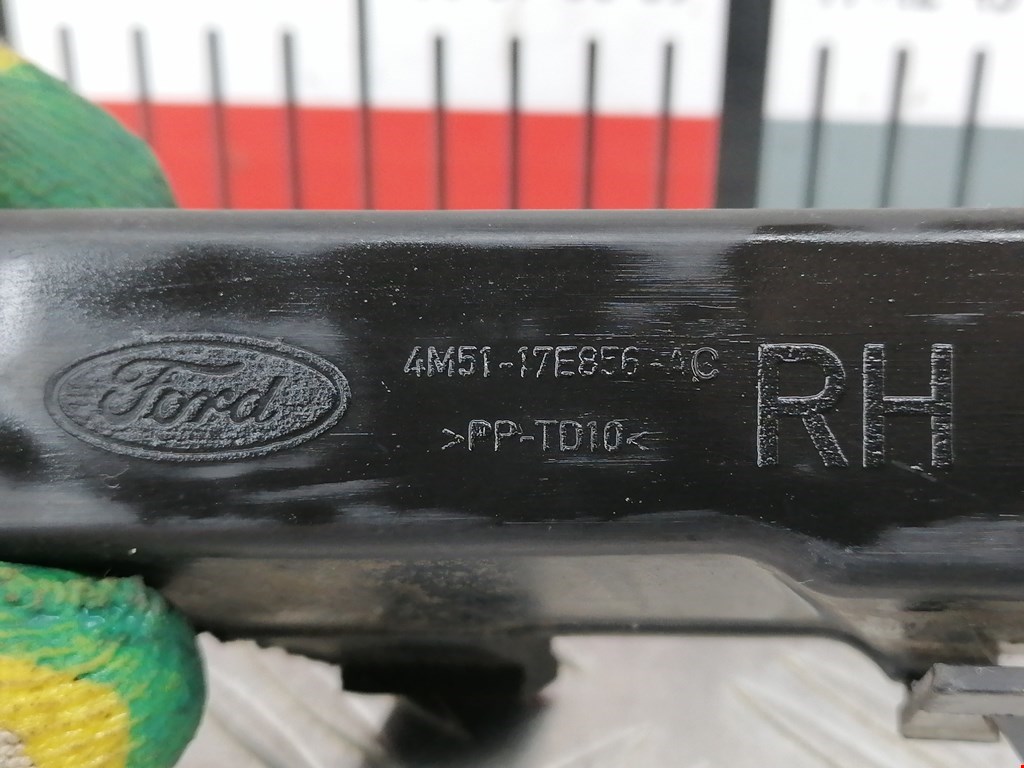 Кронштейн переднего бампера правый FORD Focus II 2005-2011