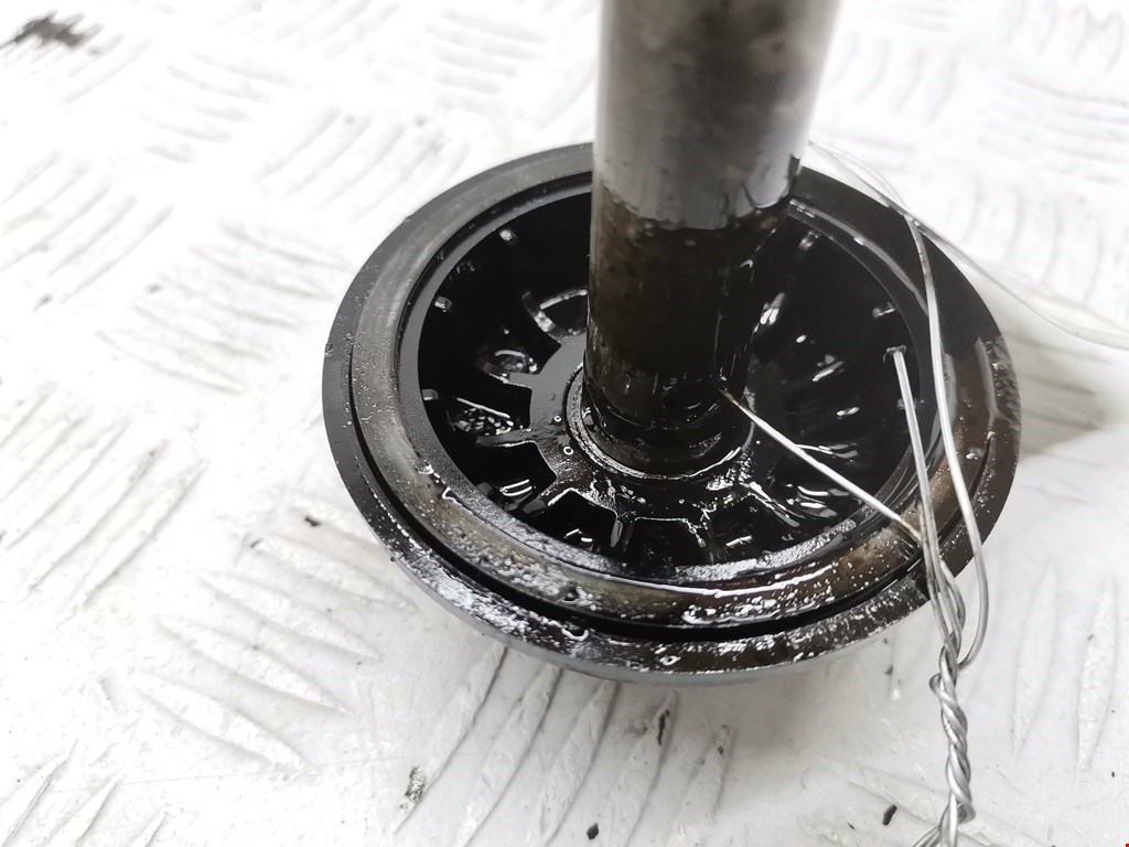 Крышка масляного фильтра VOLKSWAGEN Touran 2003-2010