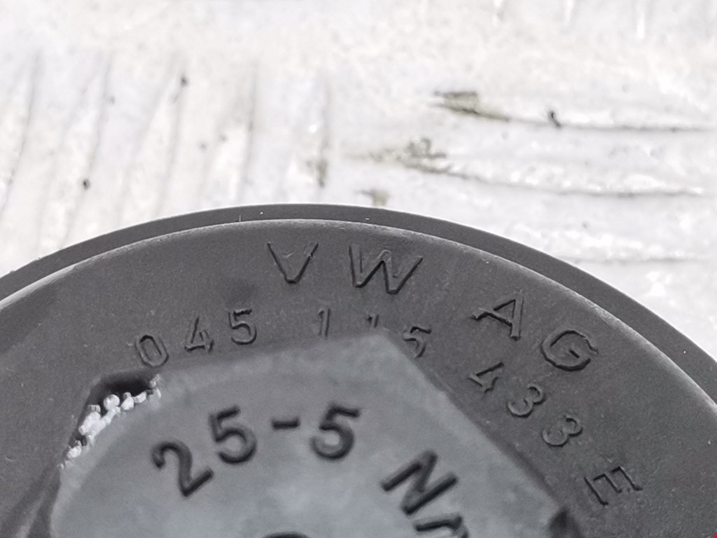 Крышка масляного фильтра VOLKSWAGEN Touran 2003-2010