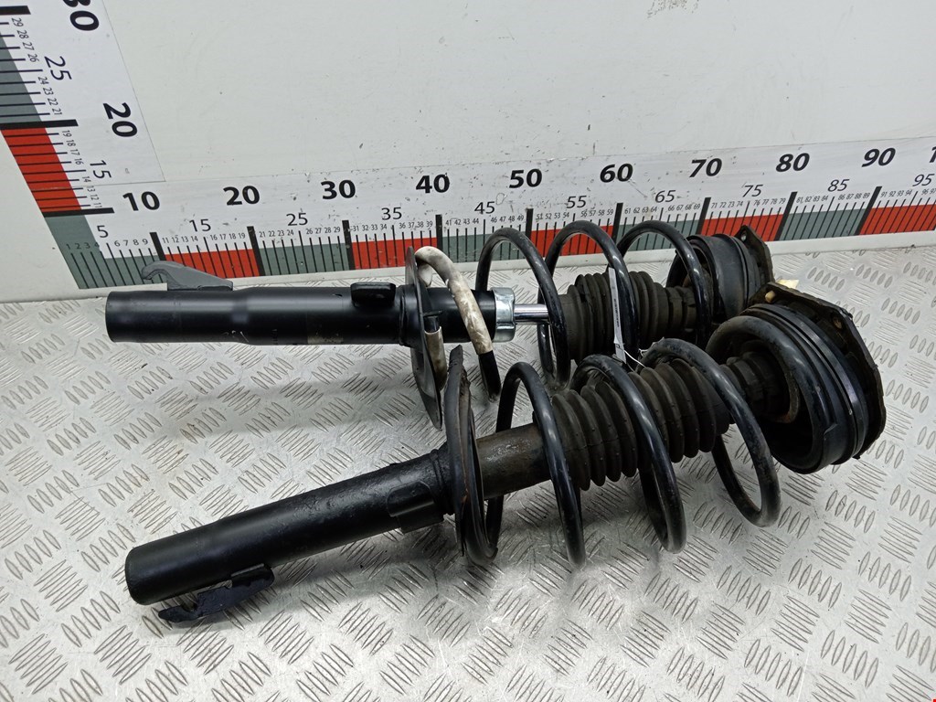 Стойка амортизатора переднего левого Renault Megane 2 (2002-2009)