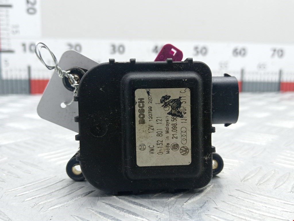 Моторчик заслонки печки VOLKSWAGEN Golf IV 1997-2003