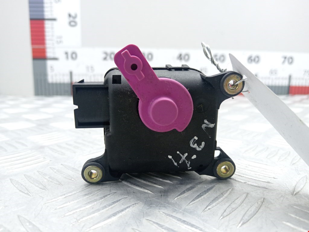 Моторчик заслонки печки VOLKSWAGEN Golf IV 1997-2003