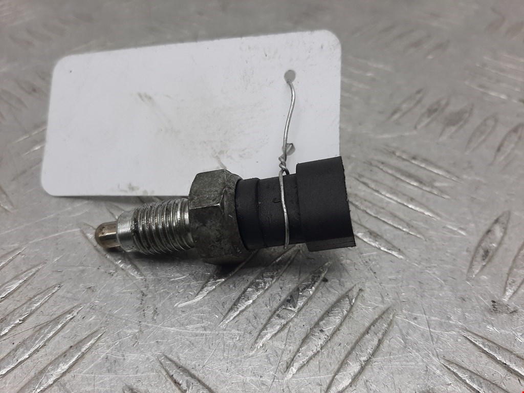 Датчик включения заднего хода (лягушка) Opel Vectra B (1995-2002)