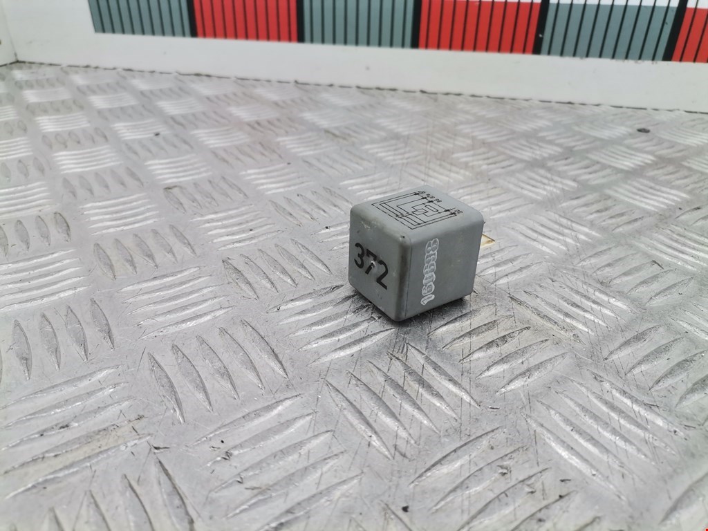 Реле топливного насоса VOLKSWAGEN Passat B5 1997-2005