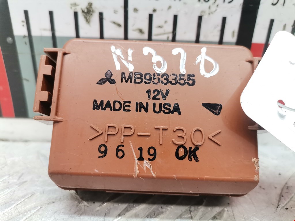 Датчик уровня в бачок омывателя MITSUBISHI Space Star 1999-2006