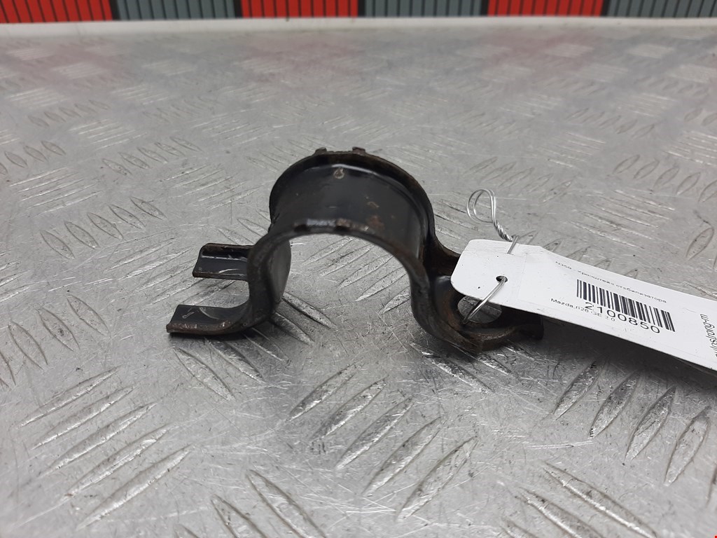 Кронштейн (крепление скоба) стабилизатора переднего Mazda 626 GE (1991-1997)